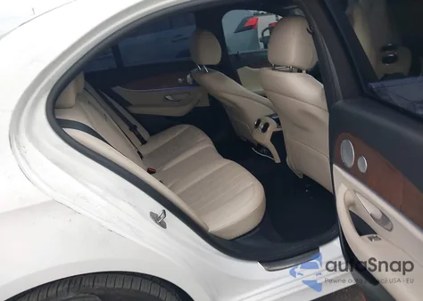 2017 Mercedes-Benz E 300 z USA, uszkodzony, nr VIN WDDZF4JB6HA042701